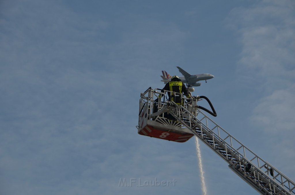 Grossfeuer Poco Lager Koeln Porz Gremberghoven Hansestr P781.jpg - Miklos Laubert